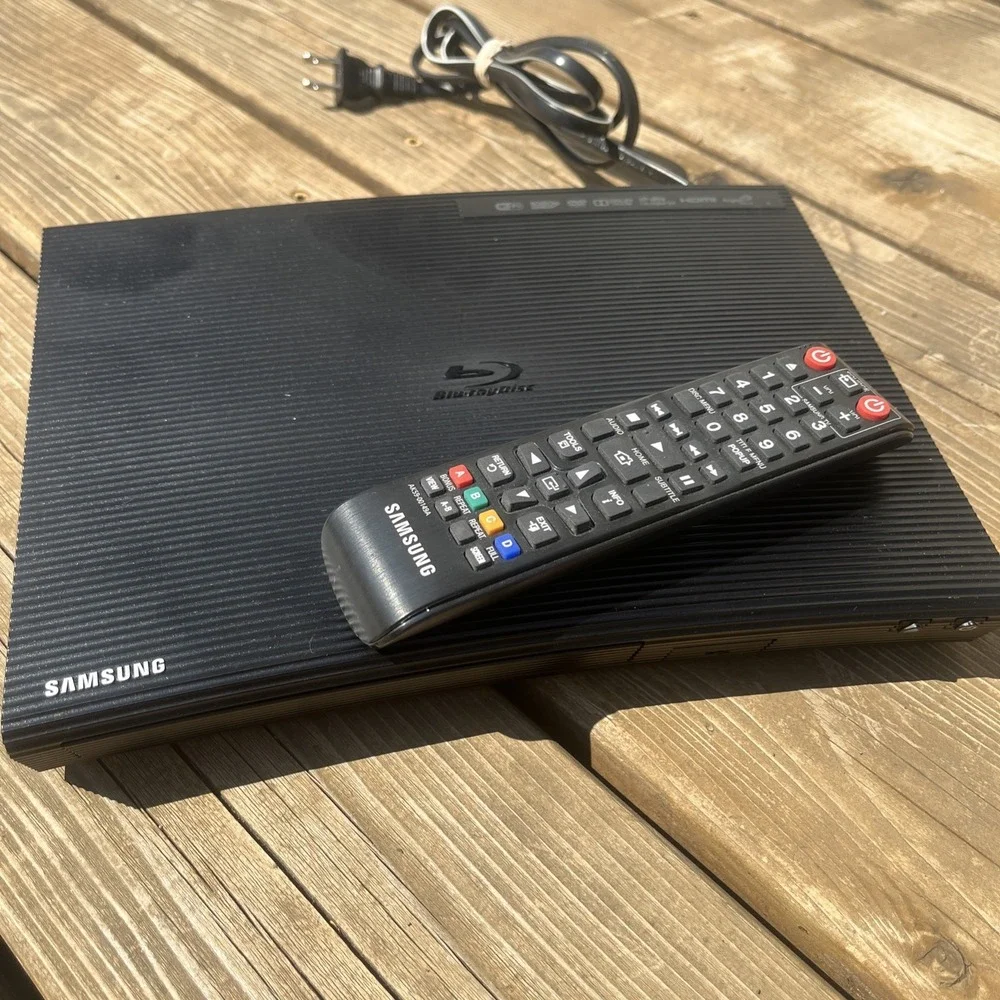 Samsung BD-JM57 Curved Blu-Ray Disc DVD Player Streaming Wi-Fi